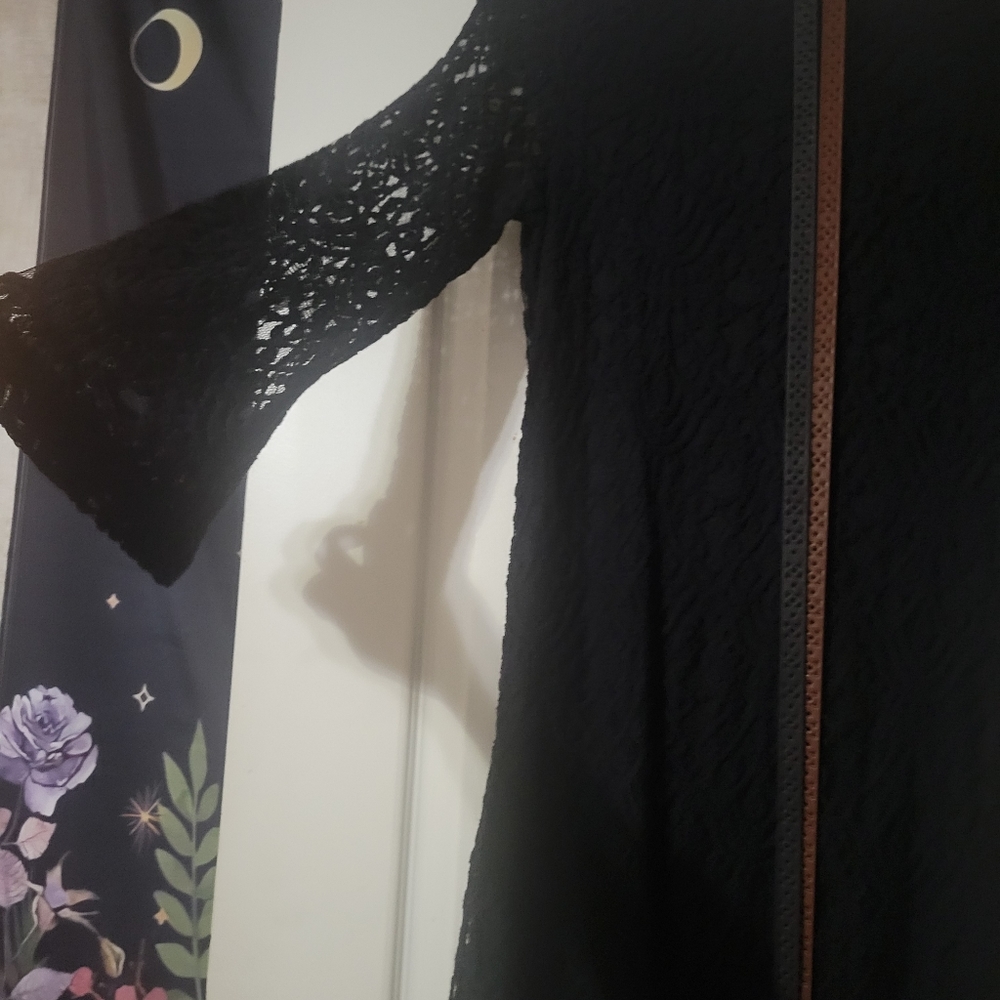 Black lace dress - Picture 2 of 2
